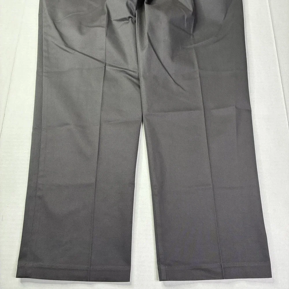 Haggar Performance Khakis Men's Size 36x30 Dark Gray Straight Fit Comfort Waist